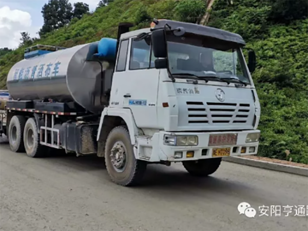 我公司廣東河惠莞項目透層、封層試驗段完成